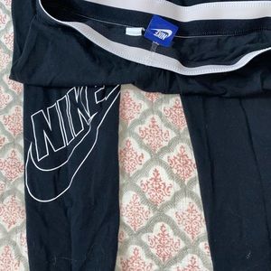 Black Nike leggings